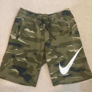 Men’s Medium short
Nike Camo w/ white Swoosh logo 
Great Condition